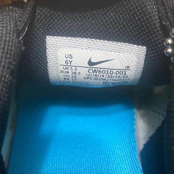 Nike Air Max Plus (GS) Metallic Silver/Speed Yellow 5Y, 6Y - Picture 8 of 8